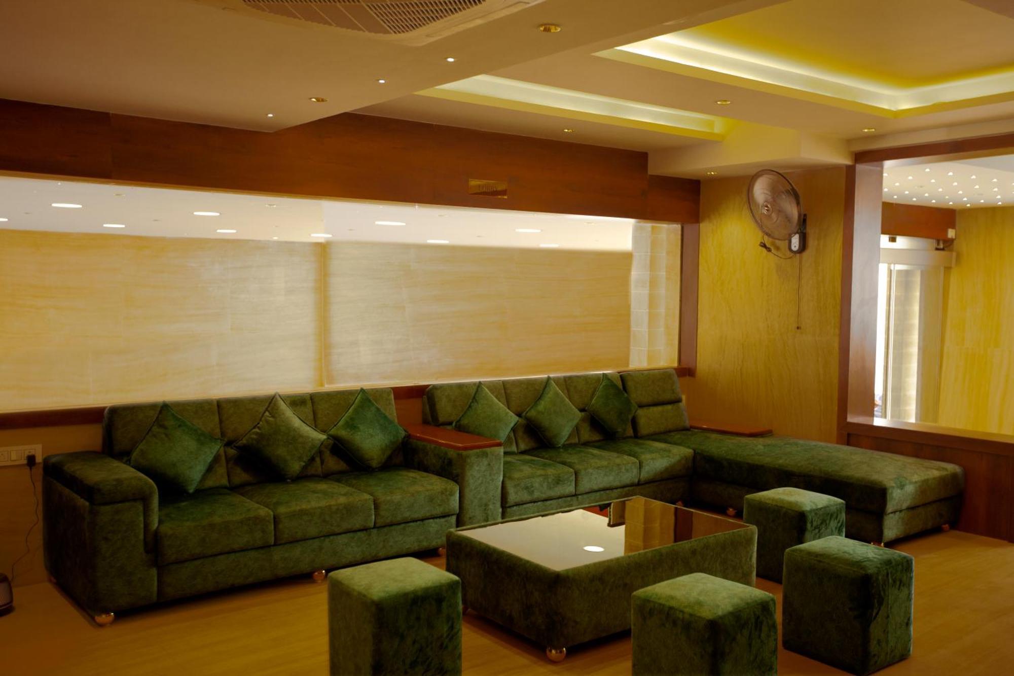 העיר בנגלור Golden Fortune Inn Hotel מראה חיצוני תמונה